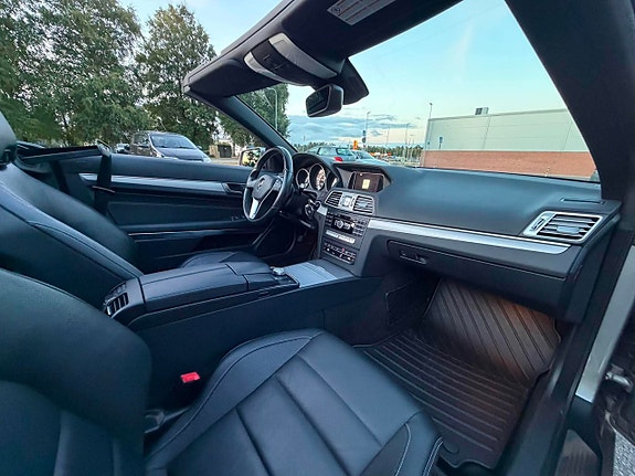 Mercedes-Benz E200 12 of 26