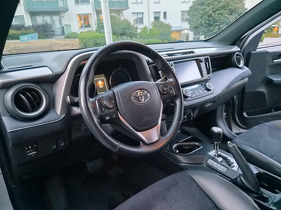 Toyota RAV4 15 of 25