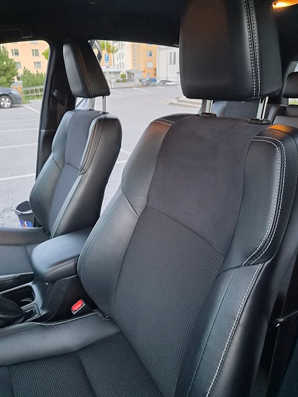 Toyota RAV4 17 of 25