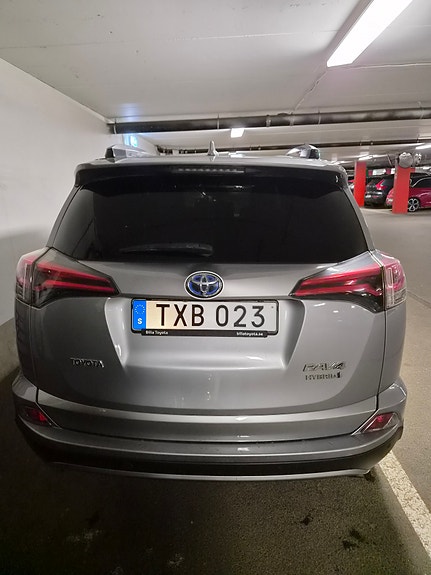Toyota RAV4 3 of 25