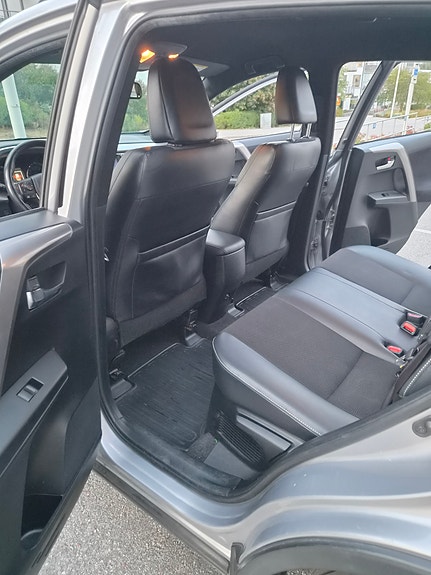 Toyota RAV4 18 of 25