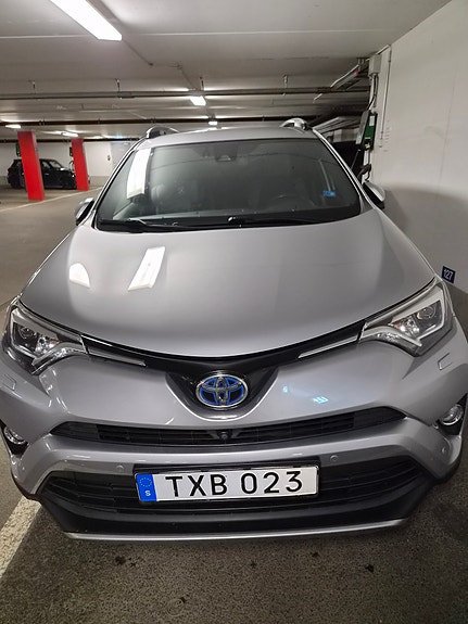 Toyota RAV4 4 of 25