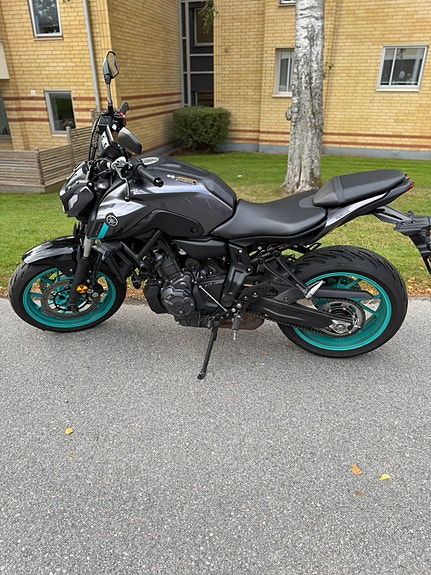 Yamaha MT-07 2 of 5