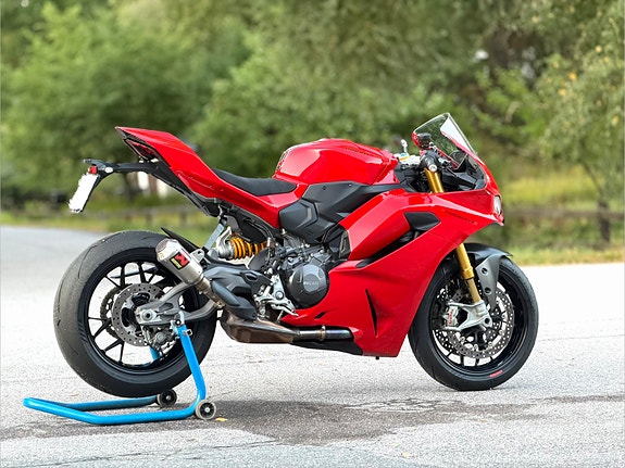 Ducati Panigale v2s 4 of 6