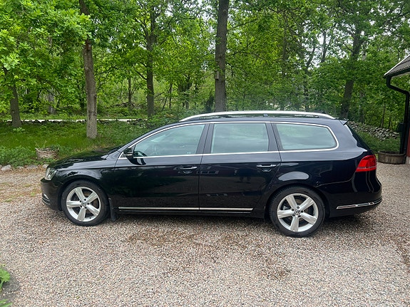 Volkswagen Passat 2 of 8