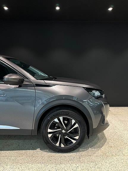 Peugeot 2008 4 of 17