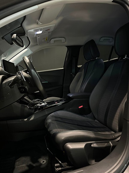 Peugeot 2008 10 of 17