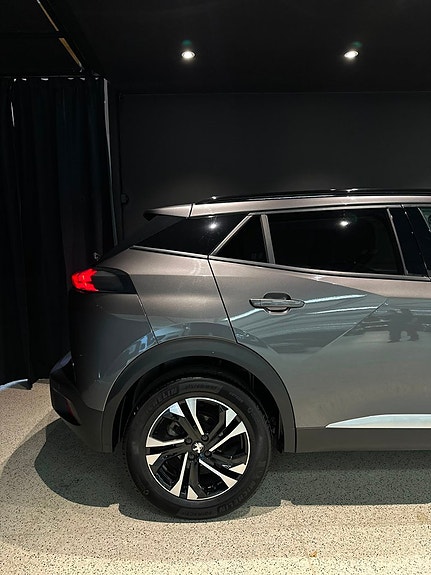 Peugeot 2008 5 of 17