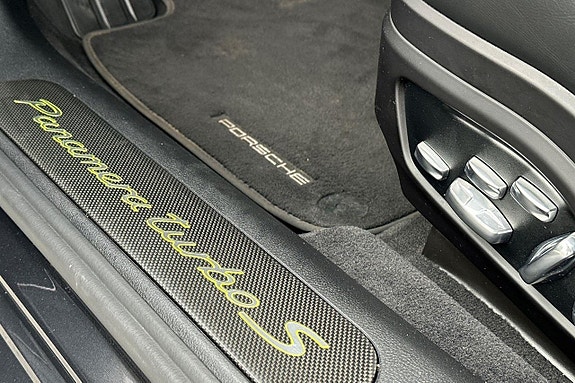 Porsche Panamera Turbo S 23 of 30