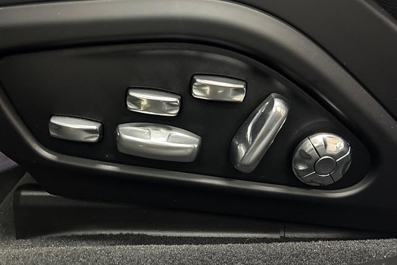 Porsche Panamera Turbo S 28 of 30