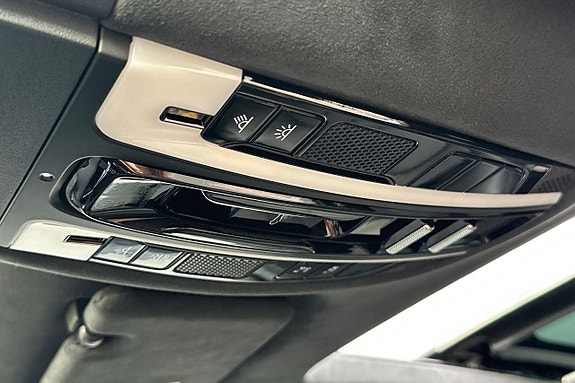 Porsche Panamera Turbo S 26 of 30