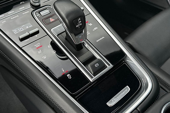 Porsche Panamera Turbo S 29 of 30