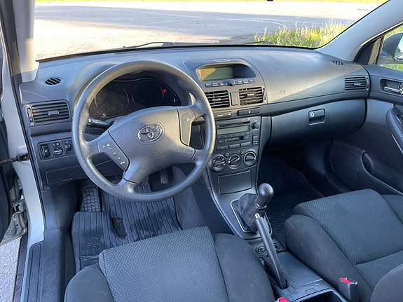 Toyota Avensis 4 of 7
