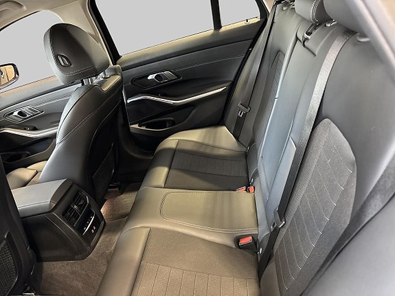 BMW 330e 10 of 19