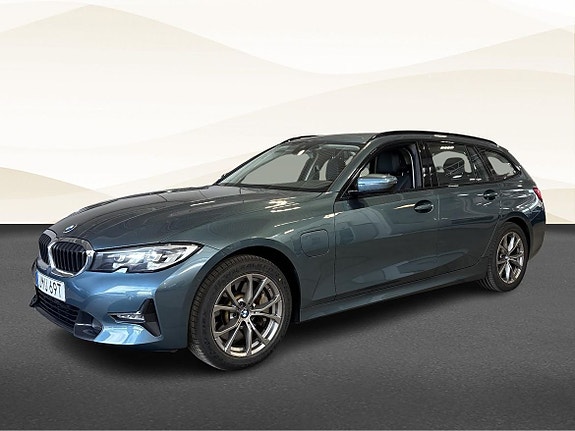 BMW 330e 19 of 19