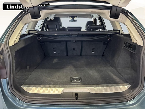 BMW 330e 12 of 19
