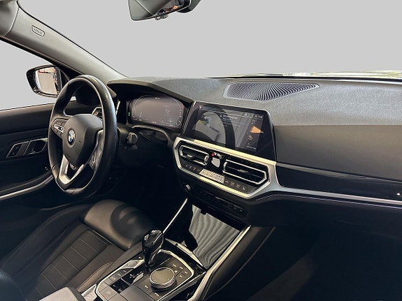 BMW 330e 9 of 19