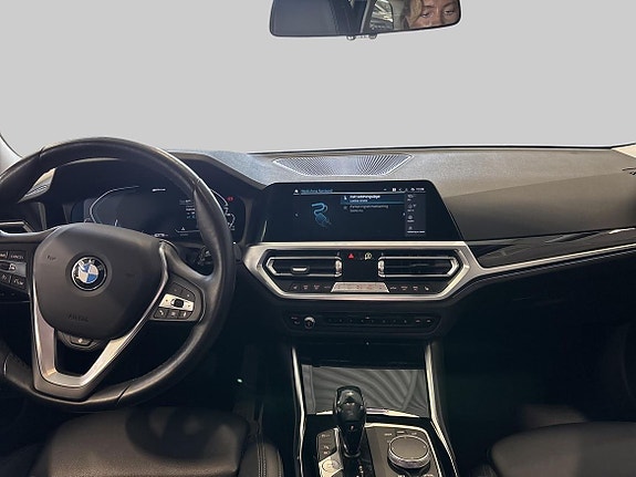 BMW 330e 11 of 19