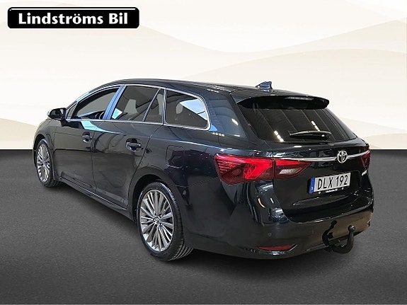 Toyota Avensis 4 of 18