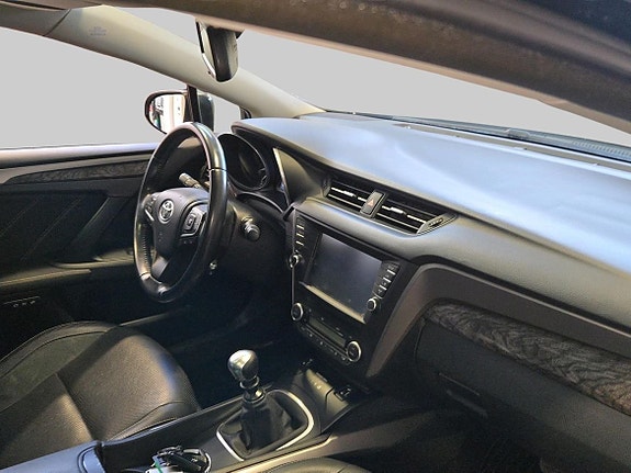Toyota Avensis 9 of 18