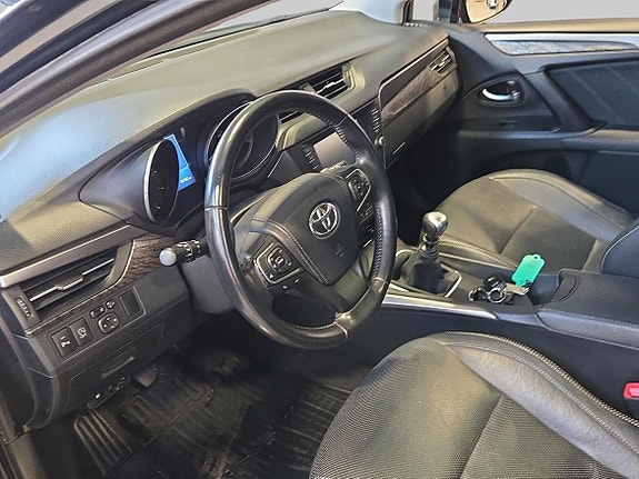 Toyota Avensis 13 of 18