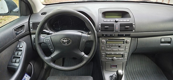 Toyota Avensis 5 of 7