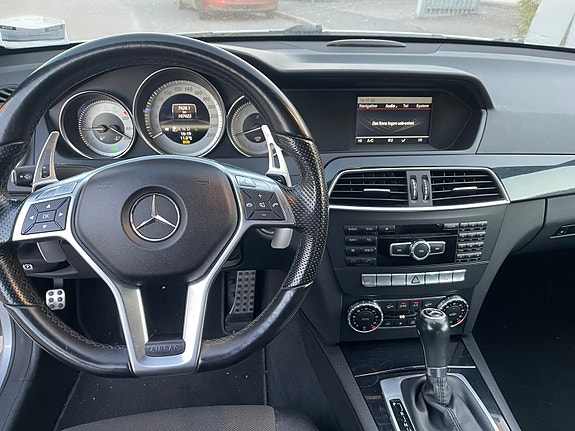 Mercedes-Benz C180 2 of 15