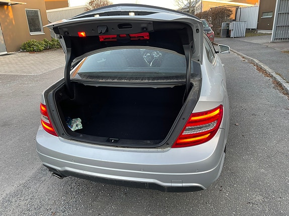 Mercedes-Benz C180 12 of 15