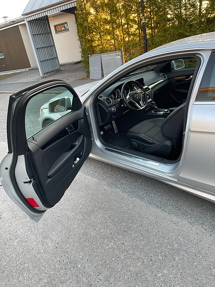 Mercedes-Benz C180 5 of 15