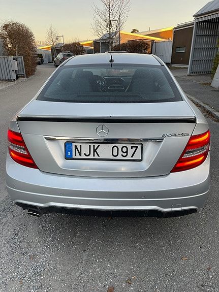 Mercedes-Benz C180 11 of 15