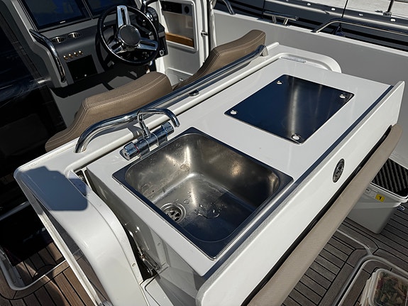 Nimbus T9 / Tender 9 – Mercury Verado 300 hk – 2019 – 245 timmar 7 of 12