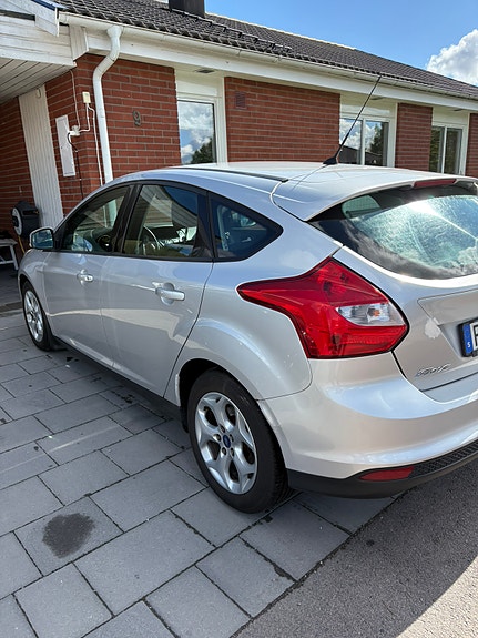 Ford Focus 2 of 4
