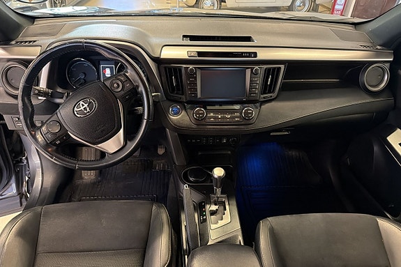Toyota RAV4 10 of 14