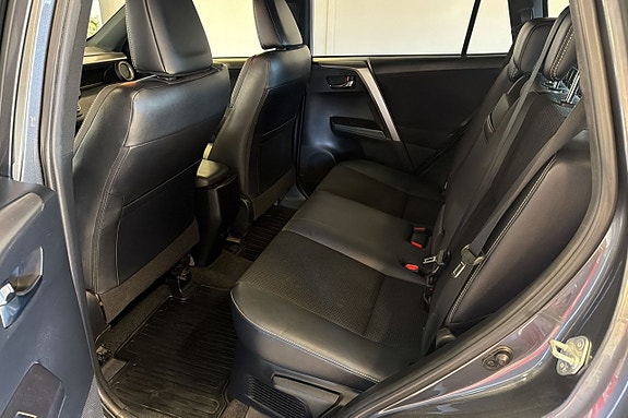 Toyota RAV4 9 of 14
