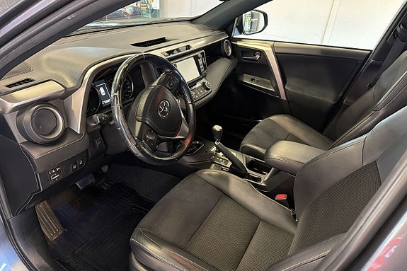 Toyota RAV4 8 of 14