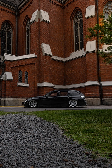 BMW 320d 3 of 8