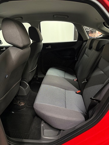 Ford Focus 15 of 15