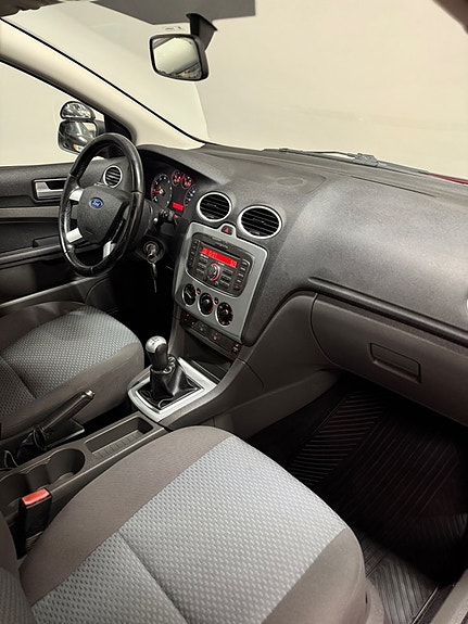Ford Focus 9 of 15