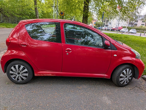 Toyota Aygo 2 of 13