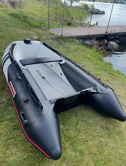 Suzumar 265 + Suzuki 8 hk – mycket fint skick, få gångtimmar 2 of 3
