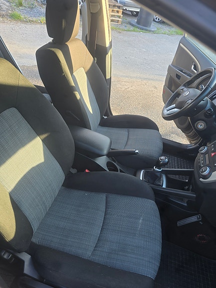 Kia Ceed 4 of 11
