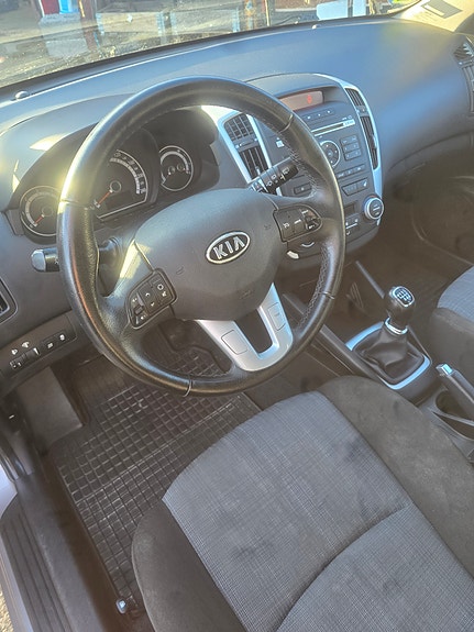 Kia Ceed 2 of 11
