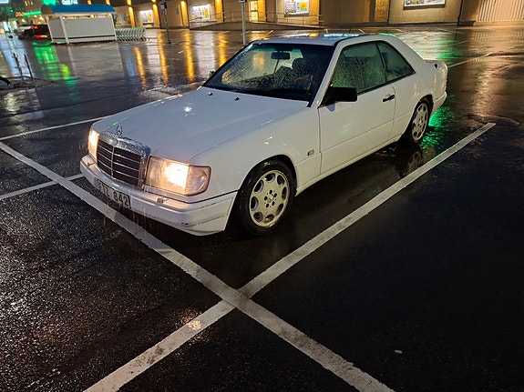 Mercedes-Benz 230 CE 5 of 6