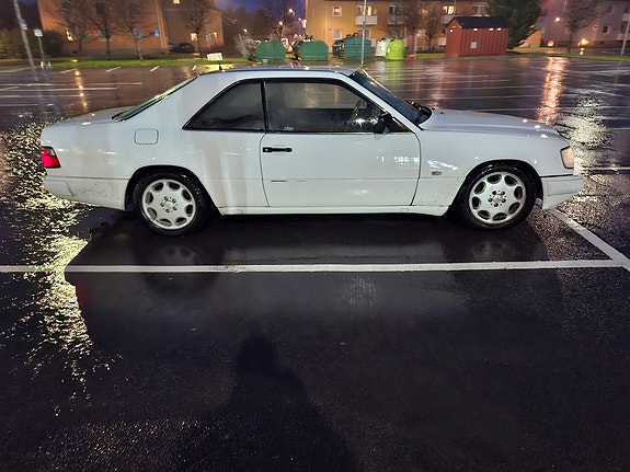 Mercedes-Benz 230 CE 2 of 6