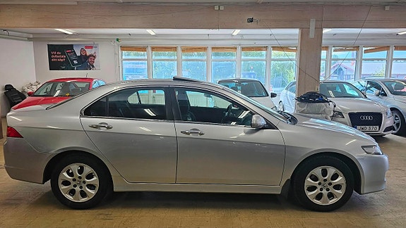 Honda Accord 3 of 19