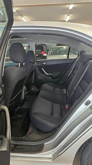 Honda Accord 9 of 19