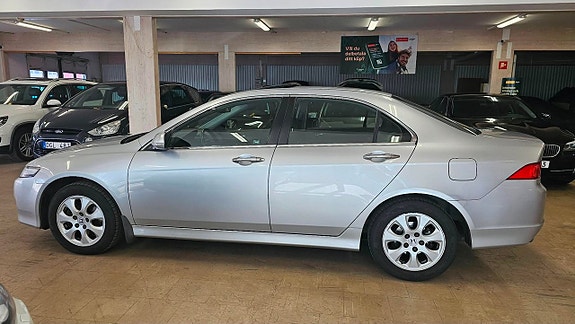 Honda Accord 7 of 19
