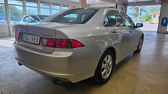 Honda Accord 4 of 19