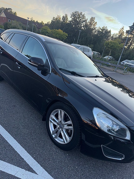 Volvo V60 3 of 10