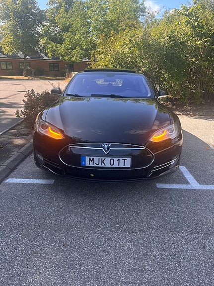 Tesla Model S 5 of 5